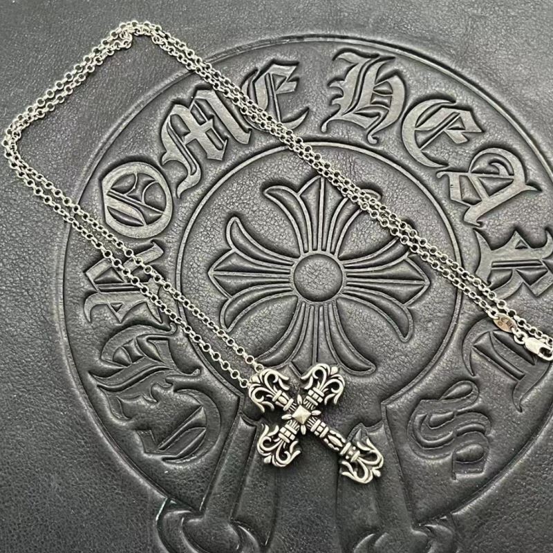 Ch*0me He**ts necklaces